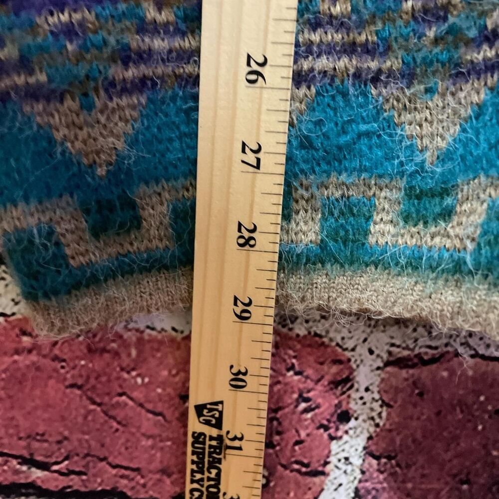 Vintage-Inspired Multicolor Fair Isle Crewneck Sweater - Picture 5 of 8